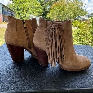 Vince Camuto Suede Harlin Ankle Bootie with Fringe Beige Side Zipper‎ Siz…